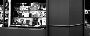 Libertalia bookstore display with books like "Cartes" and "Le Loup en", black and white.